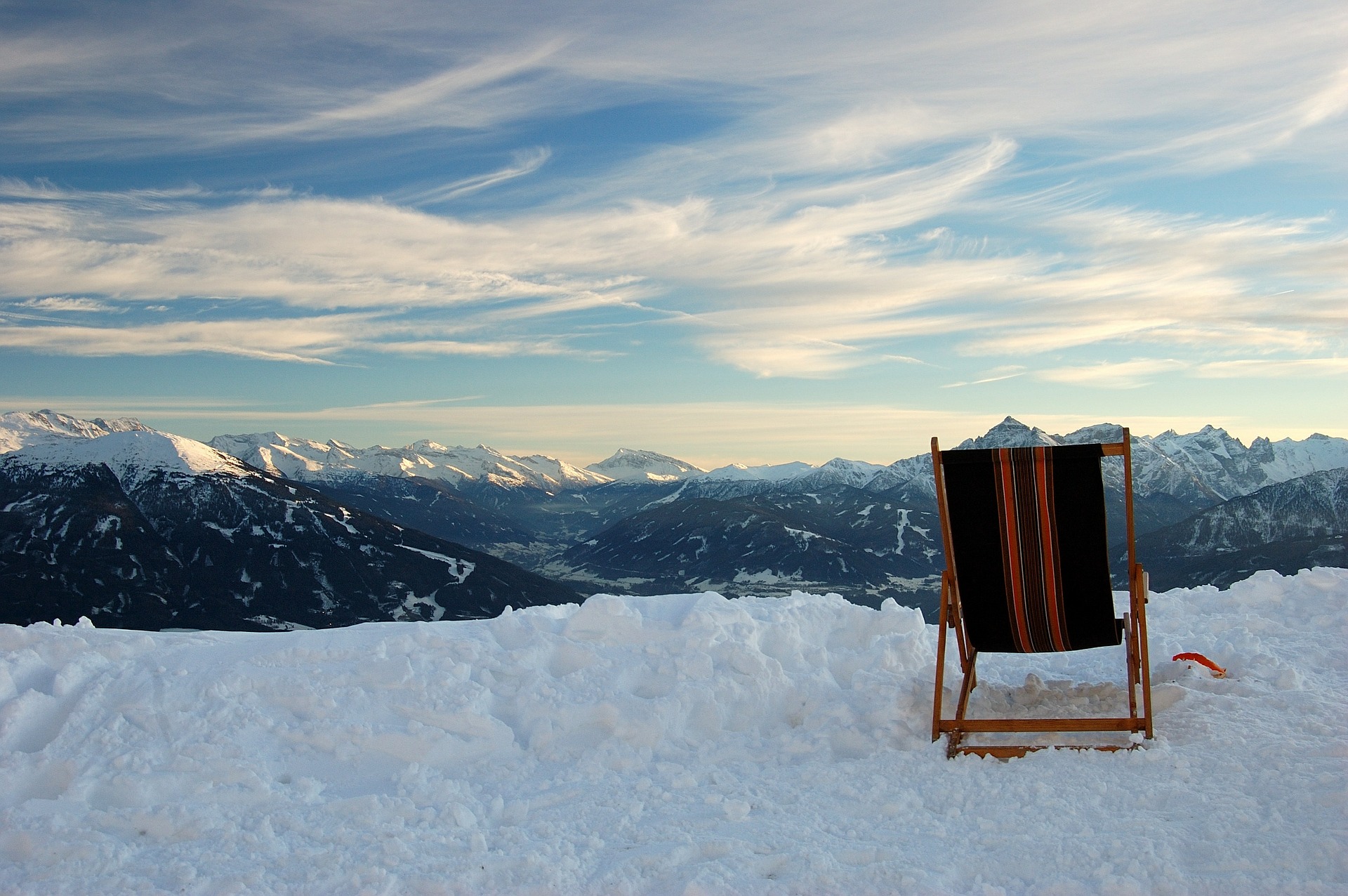 Ein Stuhl im Schnee auf der Nordkette